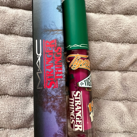 MAC Cosmetics Eye, Face, and Lip Variety Pack (12 pieces) - Picture 13 of 16